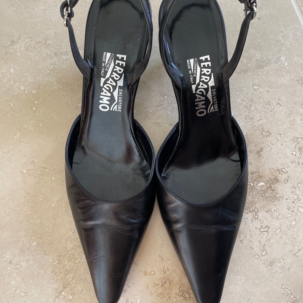 Perfect SALVATORE FERRAGAMO Slingback! Medium covered Leather heel,